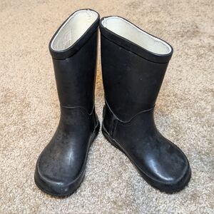 Toddler size 5 black waterproof rubber boots